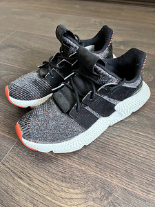 Кроссовки adidas (3 фото из 4)