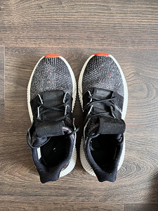 Кроссовки adidas (4 фото из 4)