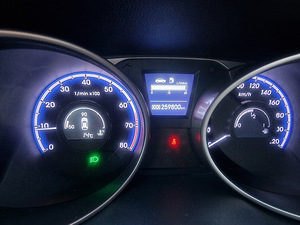 Продам HYUNDAI IX35 Газ-бензин. (5 фото из 7)