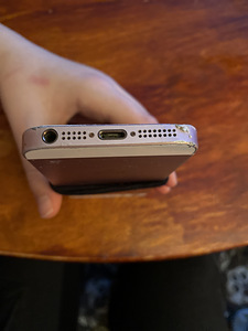 iPhone Se/на металлолом\ (5 фото из 6)