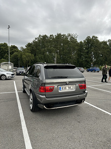 BMW X5 (2 фото из 5)