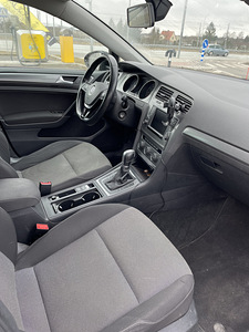Volkswagen Golf (10 foto / 10)