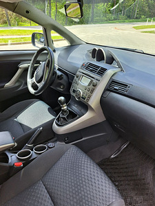 Toyota Verso 2010 (7 foto / 7)