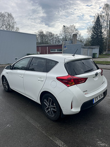 Toyota Auris 1.8 Гибрид + LPG Автомат 2014 (6 фото из 9)