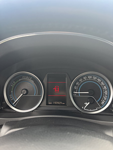 Toyota Auris 1.8 Гибрид + LPG Автомат 2014 (8 фото из 9)