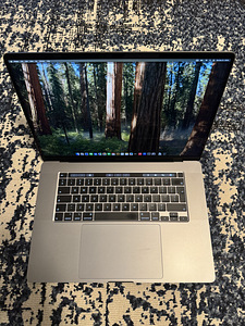 MacBook Pro 16 2019 i7/32/512 (2 foto / 5)