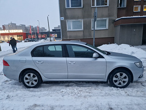 Прокат автомобилей (2 фото из 4)