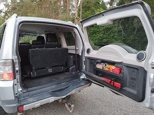 Mitsubishi Pajero 4 (6 foto / 14)