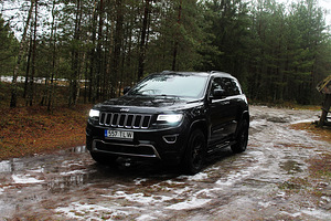 Jeep Grand Cherokee (1 foto / 11)