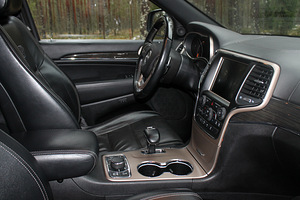 Jeep Grand Cherokee (10 foto / 11)