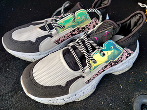 Кроссовки. Новые (1 фото из 2)