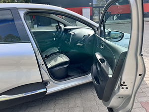 Renault Captur 1.5 66KW diisel 95г/см³ (6 foto / 12)