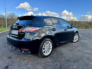 Lexus CT 200h (4 foto / 15)
