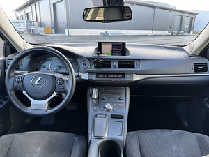 Lexus CT 200h (12 foto / 15)