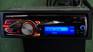 Pioneer DEH-6400BT (2 foto / 5)