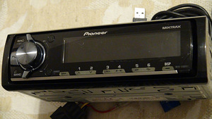 Pioneer MVH-X560BT (1 foto / 8)