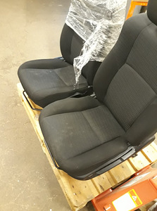 Istmed Toyota Avensis T27 esiistmed 2008-2012 (2 foto / 2)