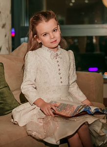 Müün eksklusiivse kleidi "Little Lady" (128-134 cm) (5 foto / 5)