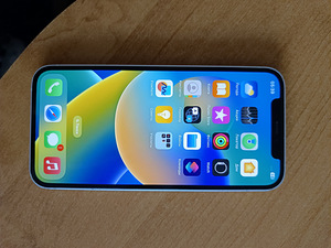 Apple iPhone 12 64GBb белый (1 фото из 4)