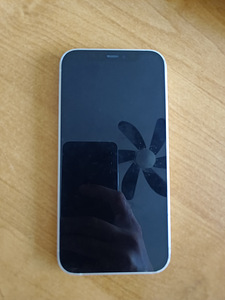 Apple iPhone 12 64GBb белый (4 фото из 4)