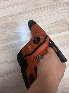 Hilti akukomplektid koos akude ja laadijatega (8 foto / 8)