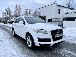 Audi Q7 S-line (2 фото из 15)