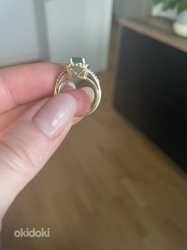 Золотое кольцо 585 (14к) с изумрудами и бриллиантами (фото #2)