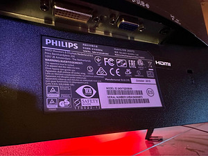 Монитор Philips 243V7Q 23" (2 фото из 3)