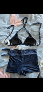 Tumesinine tankini-stiilis kaheosaline ujumistrikoo (2 foto / 3)