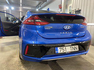 Hyundai IONIQ гибрид 2018 (7 фото из 8)