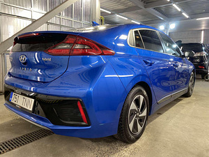 Hyundai IONIQ гибрид 2018 (4 фото из 8)