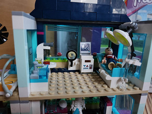 Müüa üliäge Lego Friends Heartlake'i linna haigla komplekt (7 foto / 8)