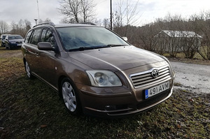 Toyota Avensis (2 foto / 4)