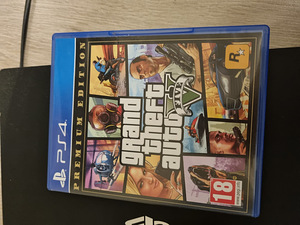 Плейстейшен 4 про (2 фото из 2)