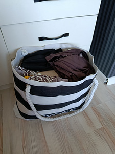 Valik uueväärseid naiste riideid (suurus L) (1 foto / 1)