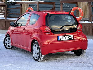 Toyota aygo (3 foto / 13)