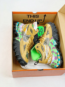 Off-White Nike Air Terra (1 foto / 7)