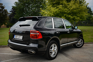 Porsche Cayenne (4 фото из 7)