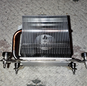 4-Pin CPU Fan w/Heatsink. (4 foto / 4)