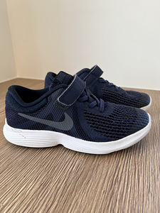 NIKE REVOLUTION PSV tossud, suurus 32 // MÜÜDUD (3 foto / 3)
