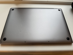 MacBook Pro 15" (2019) – i9 / 16GB RAM / 512GB SSD (8 foto / 9)