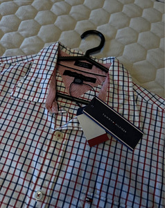 Tommy Hilfiger (2 foto / 3)