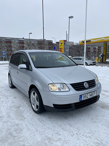 Продам Volkswagen Touran (3 фото из 11)