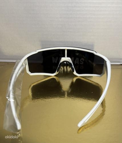 Солнцезащитные очки на (фото #3)