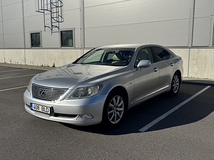 Lexus LS460 V8 (1 фото из 12)
