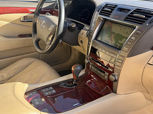 Lexus LS460 V8 (8 фото из 12)
