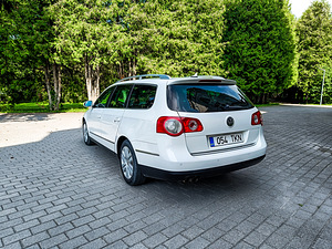 Volkswagen Passat B6 (5 foto / 10)