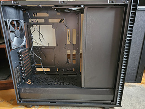 Fractal Design Define 7 XL (2 foto / 3)