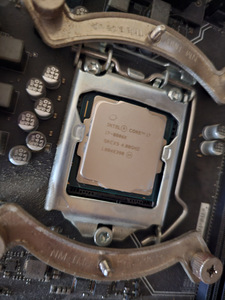 Intel Core i7-8086k (1 фото из 1)