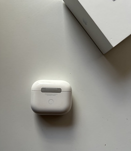 Apple AirPods 3 with MagSafe Charging Case (3 foto / 5)